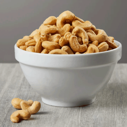Kirkland Signature Fancy Whole Cashews - 40 oz (2.5 lbs) / (1.13 kg)