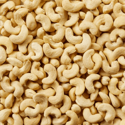 Kirkland Signature Organic Whole Cashews, Unsalted, Unroasted - 40 oz (2.5 lb) / 1.13kg