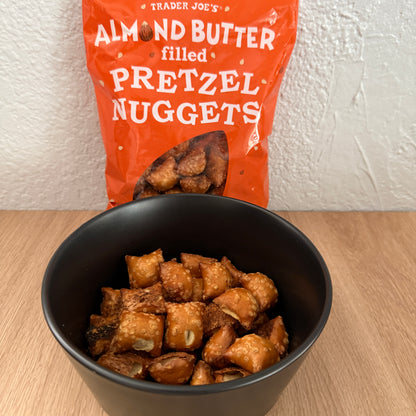 Trader Joe's 트레이더 조 아몬드 버터 필드 프레첼 너겟 — 땅콩 무첨가 스낵