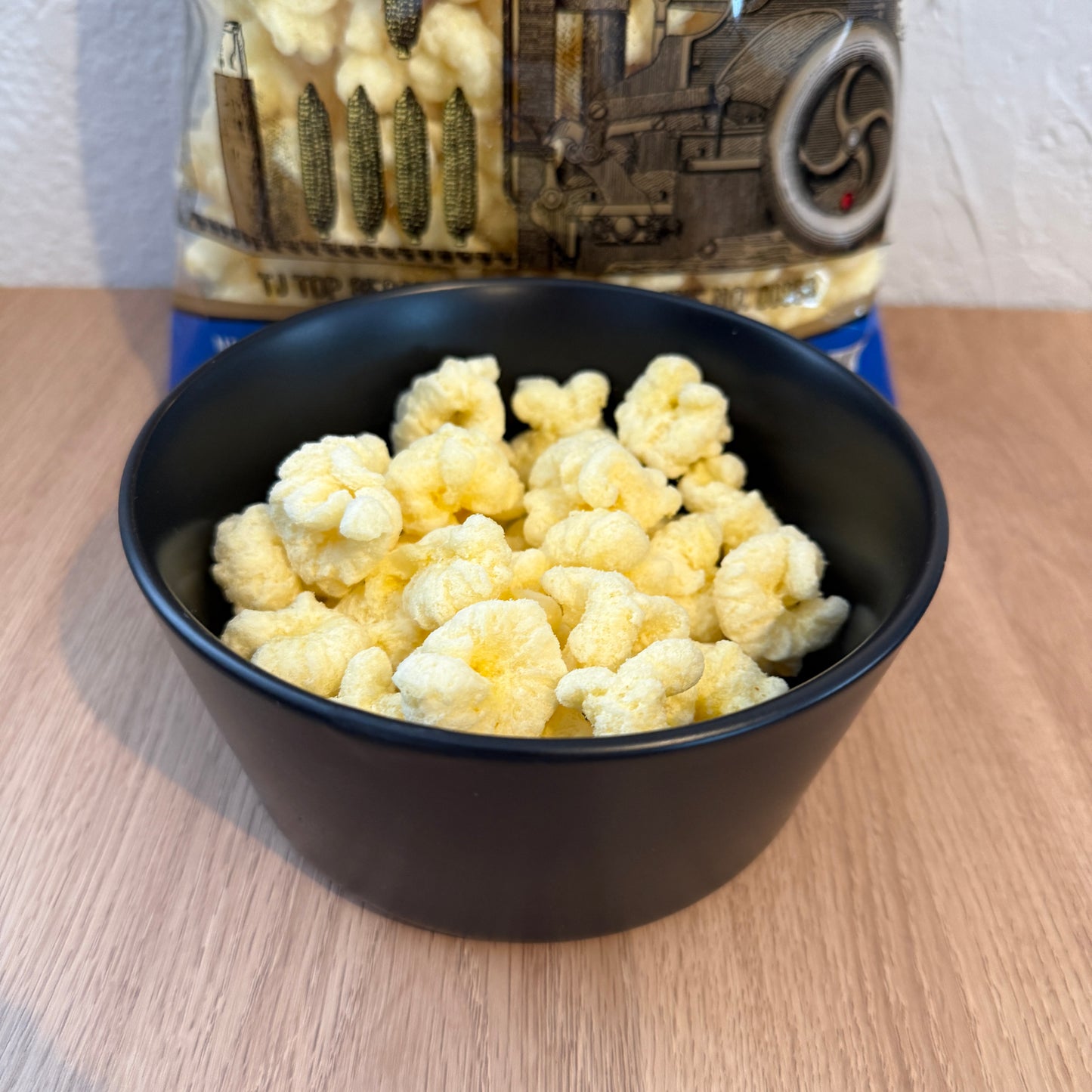 Trader Joe's 트레이더 조 화이트 체다 콘 퍼프 — 진짜 체다, 초경량