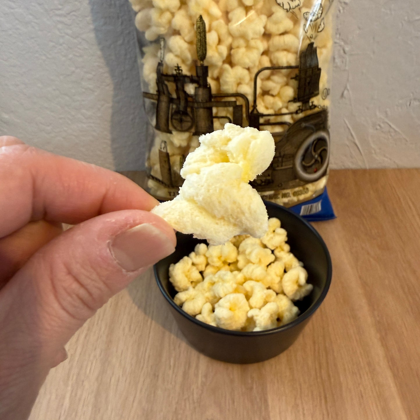 Trader Joe's 트레이더 조 화이트 체다 콘 퍼프 — 진짜 체다, 초경량
