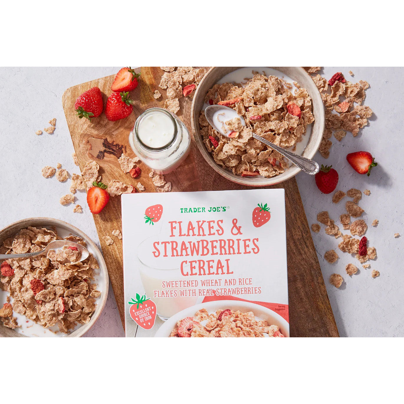 Trader Joe's Flakes & Strawberries Cereal - 11.7 oz
