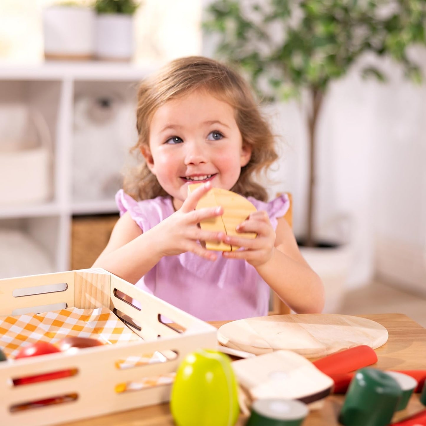 Melissa & Doug 멜리사앤더그 컷팅 푸드 세트 핸드페인트 원목 놀이 음식 25+피스 도마·칼 포함 (3세 이상)